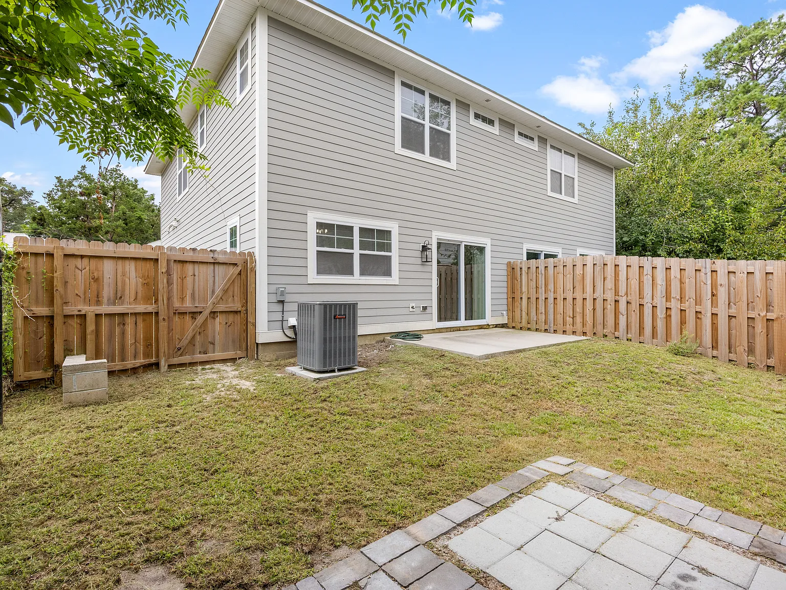 3 bed, 2.5 bath, 1494 sqft, $2,000 — Photo 3