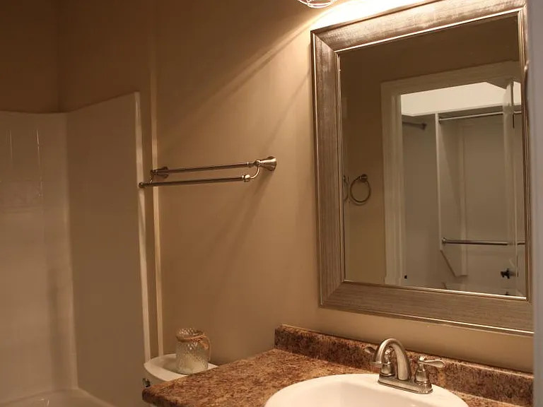 114 E University St #5 — Photo 8