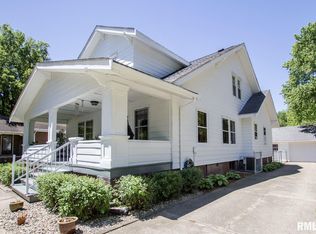1021 S 4th St, Pekin, IL 61554