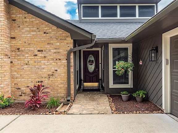 3rd image of 1811 Hunt Dr