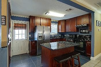 4th image of 6879 W End Blvd