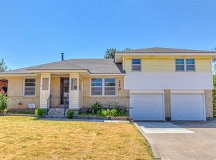 220 W Glenhaven Dr, Midwest City, OK 73110