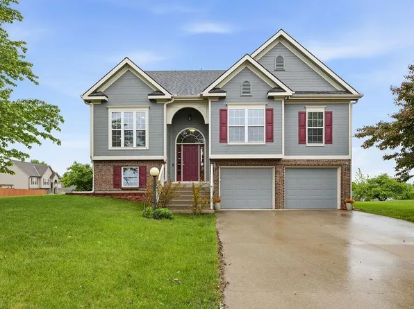 502 Alexandria Ct, Gower, MO 64454