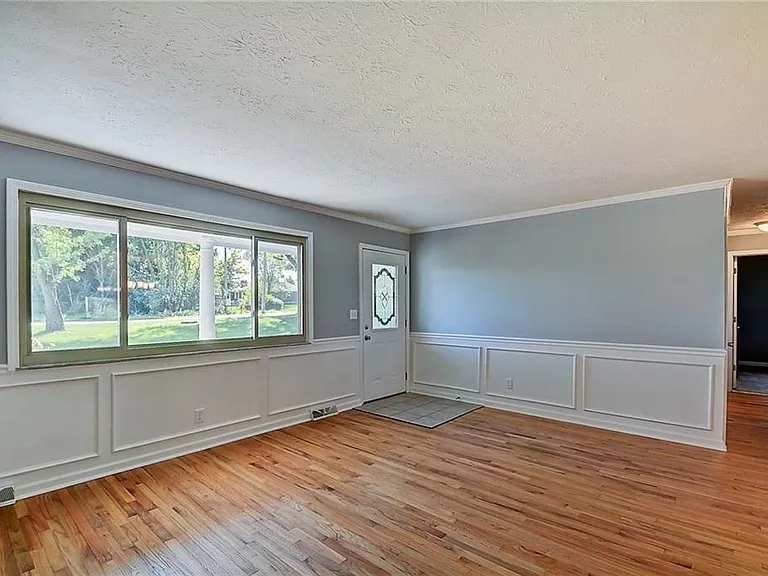 1108 N Morgantown Rd — Photo 2