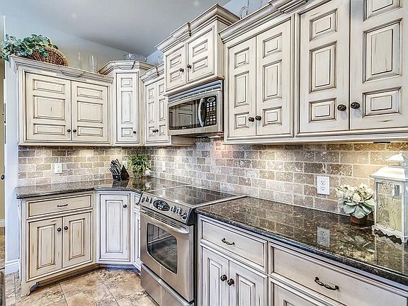 5th image of 7 Sullivan Dr
