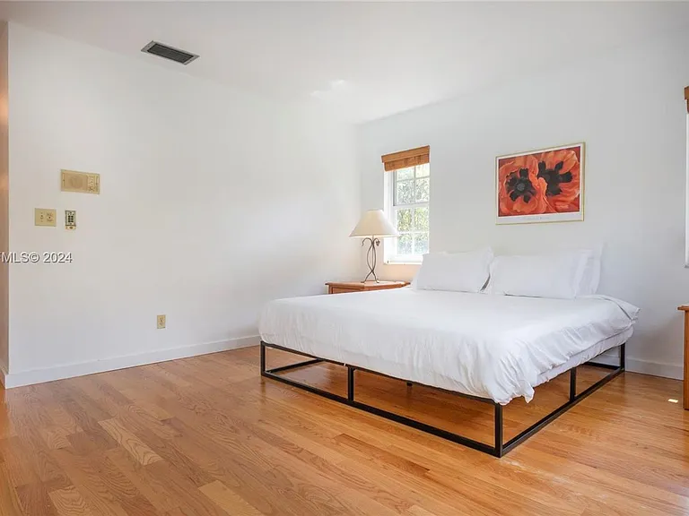 10130 SW 70th Ave — Photo 13