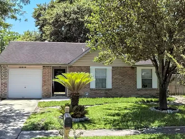 15810 Ridgecroft Rd — Photo 1