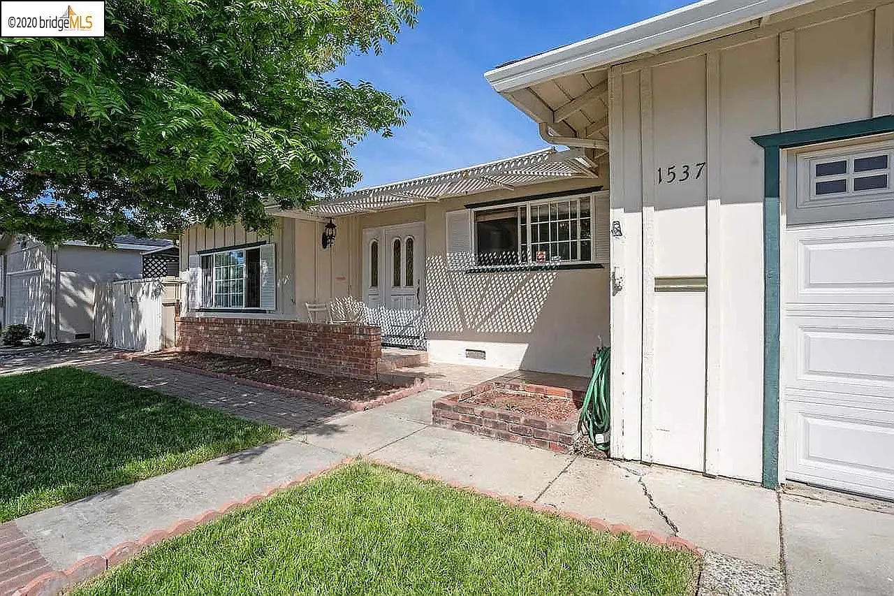 1537 Heartwood Drive — Photo 2