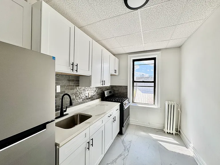 995 Summit Ave #405 — Photo 1