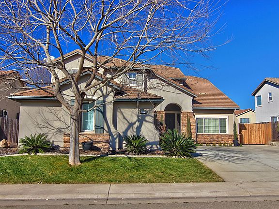 2nd image of 208 Clarendon Ct