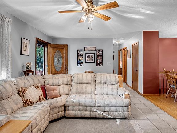 5th image of 544 Park Pl