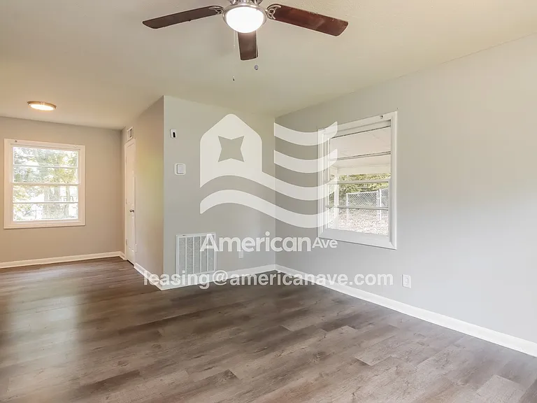 1732693_003_living_room_4.jpg