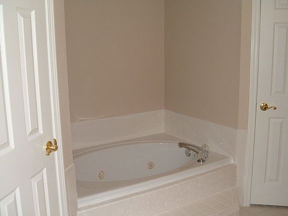 Master Bath w/his & hers closets