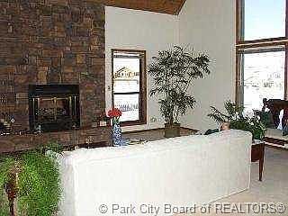 5th image of 1422 W Willow Ln
