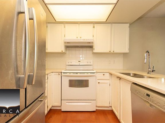 3rd image of 885 Frederick Rd