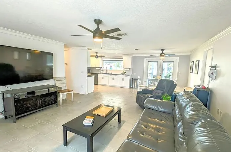18686 Van Nuys Cir — Photo 3