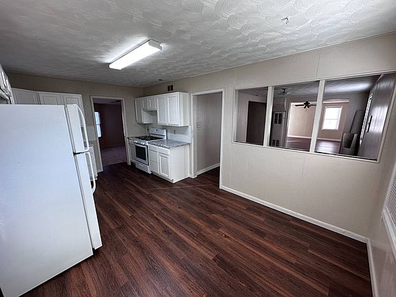 5th image of 202 N Main Ave