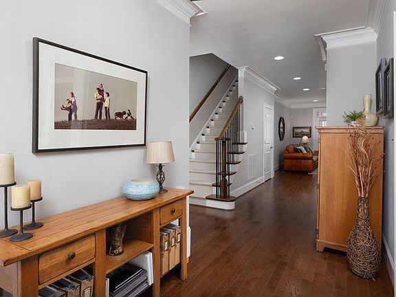 3rd image of 306 Valleyshire Rd