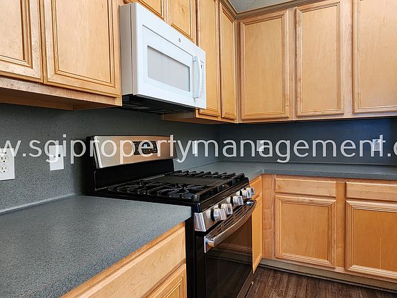 4th image of 2883 Westover Dr