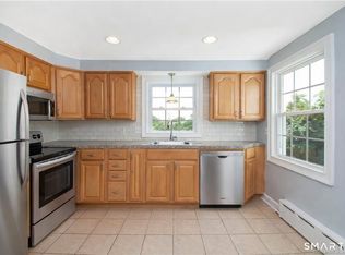 983 Black Rock Tpke, Fairfield, CT 06825