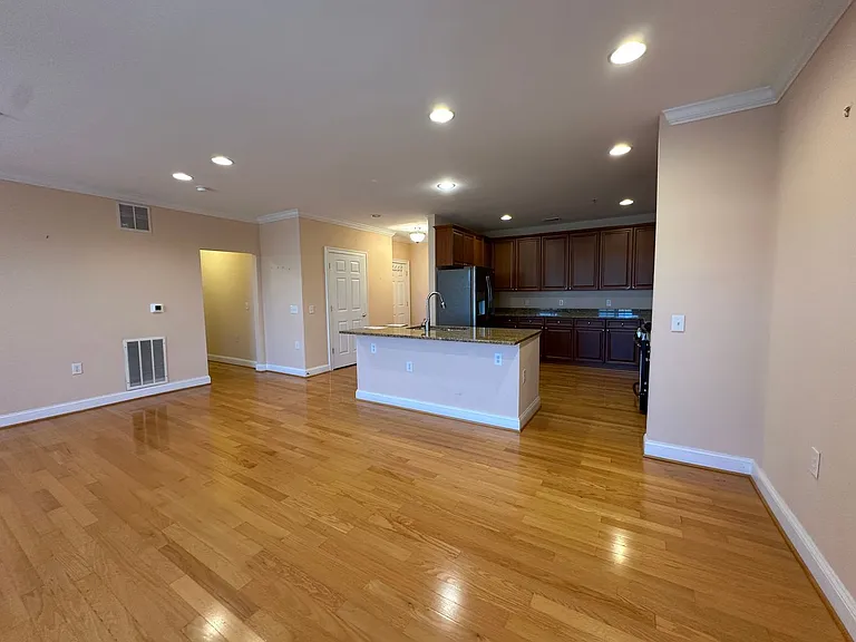 1501 Glenwood Station Ln #304 — Photo 7
