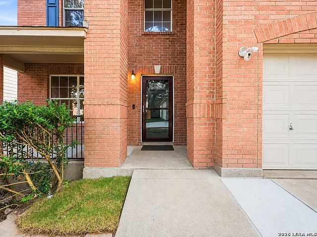 4 bed, 2.5 bath, 3322 sqft, $2,300 — Photo 3