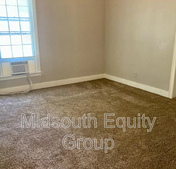 420 N McLemore Ave — Photo 9