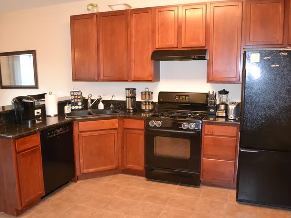 6082 Canterbury Ln #4-5, Hoffman Estates, IL 60192