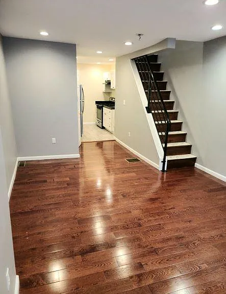 2546 Cedar St — Photo 2