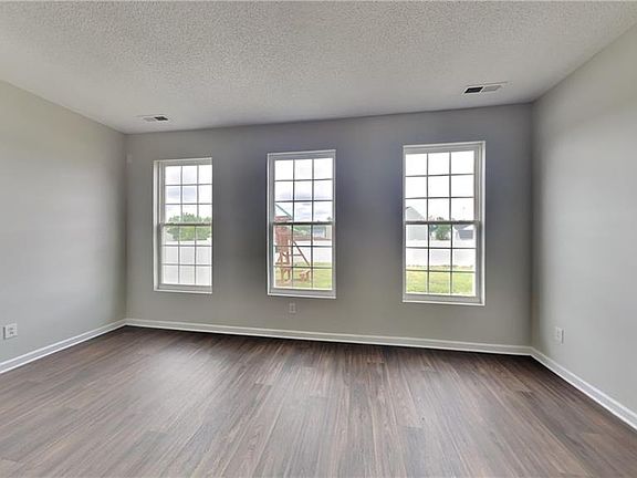 5th image of 313 Groves Stone Dr