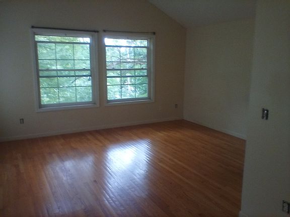 4th image of 517 Franklin Ave