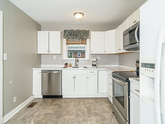 2nd image of 829 Virginia Ave