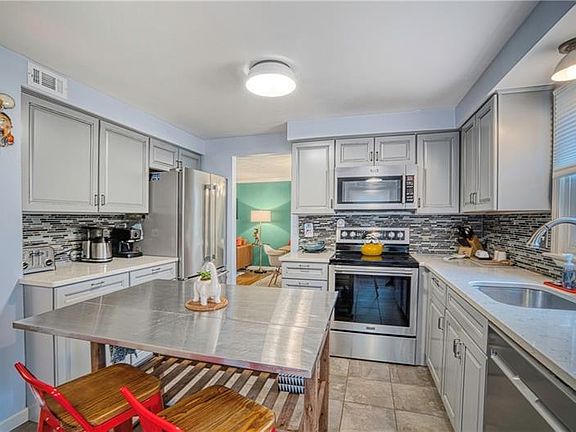 3rd image of 4139 Dundee Dr