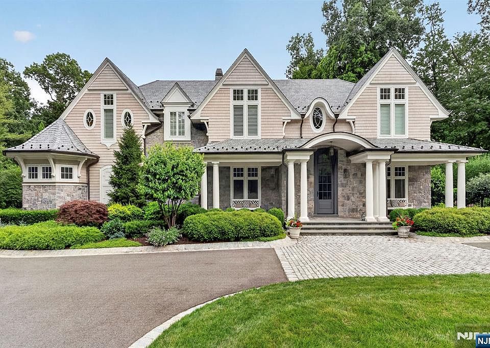 1st image of 555 Miller Ct