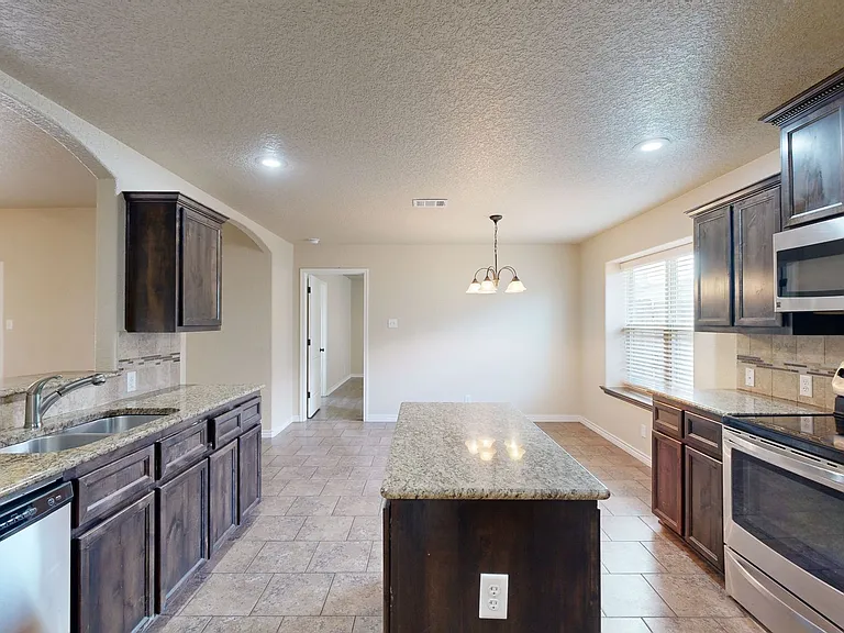 504 W Orion Dr — Photo 15