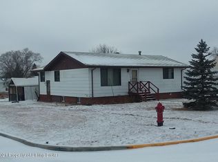 611 E Ash Ave, Glen Ullin, ND 58631