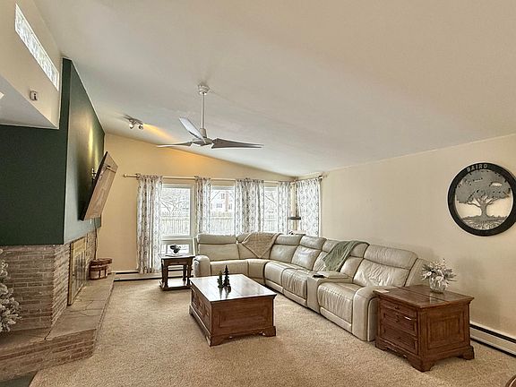 4th image of 910 Elizabeth Ct