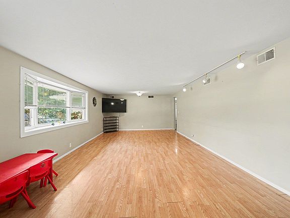 5th image of 52575 Highland Dr