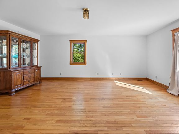 3rd image of 1822 Washington St