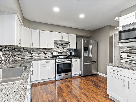 5th image of 1559 Laurel Oaks Dr