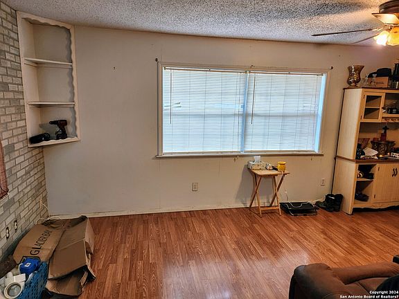 3rd image of 2111 DAHLGREEN AVE