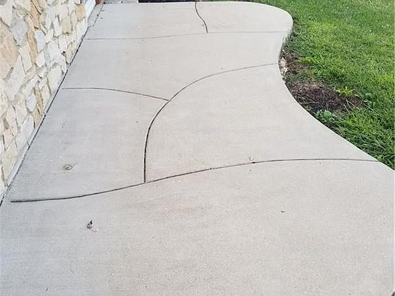 2nd image of 577 Leslie Dr