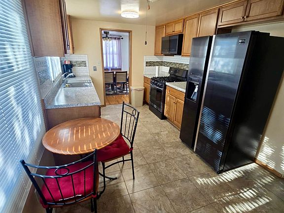 5th image of 3422 Whitcomb Ave #3