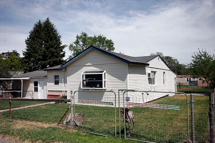 1st image of 652 N 59th Ave