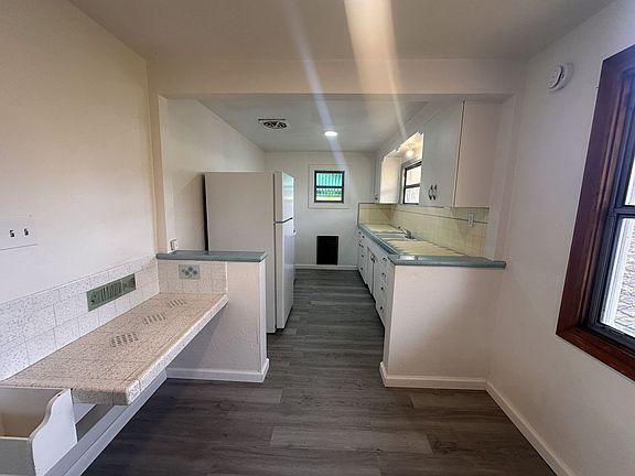 5th image of 208 S McDow St #0