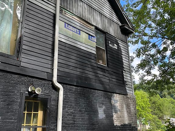 3rd image of 210 Highland Ave NW