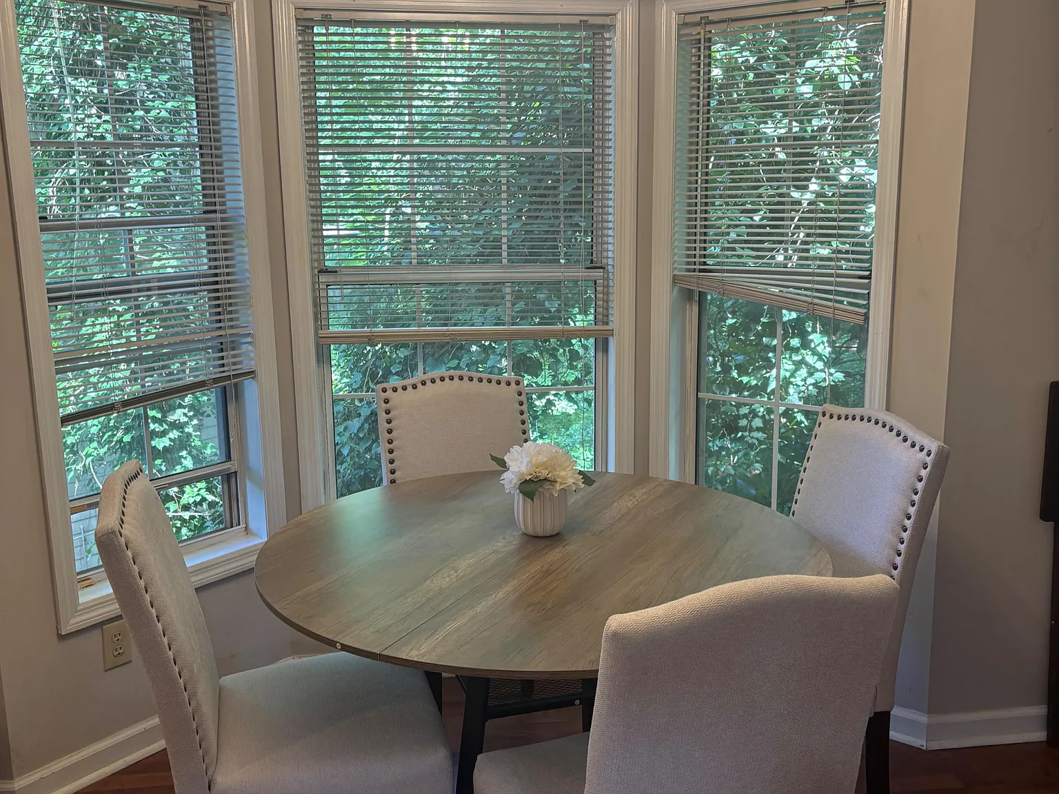 2 bed, 1.0 bath, 1900 sqft, $1,598 — Photo 4