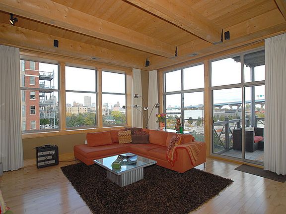 4th image of 601 E Erie St Unit 302
