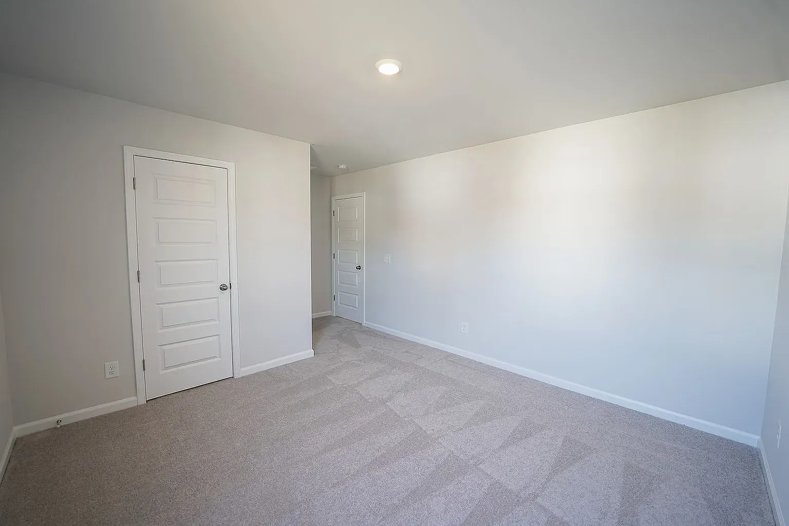 5 bed, 2357 sqft, $2,700 — Photo 3
