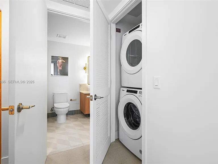 159 NE 6th St #2707 — Photo 9
